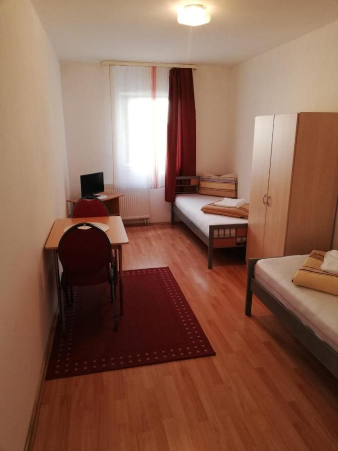 Pension Feldschloessl Ingolstadt Bagian luar foto